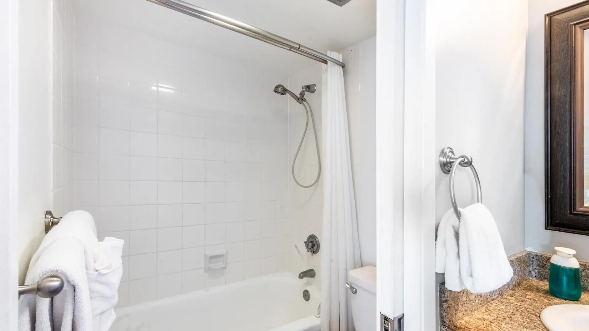 Apartment Waikiki Banyan High Level Condo With Private Lanai Condo Honolulu United States