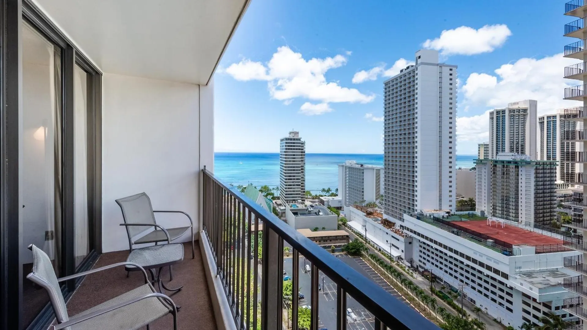 Waikiki Banyan High Level Condo With Private Lanai Condo Honolulu United States