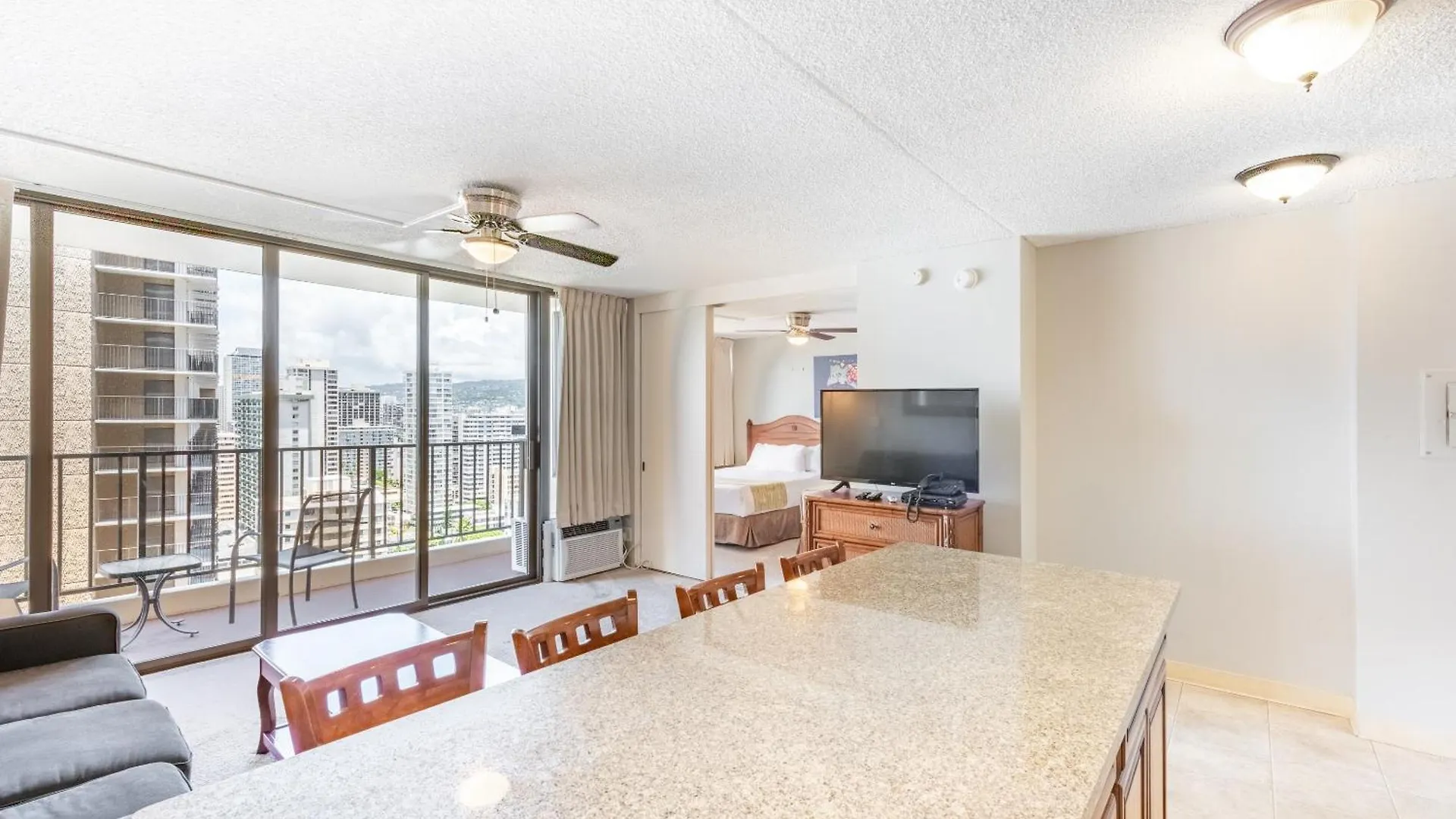 Waikiki Banyan High Level Condo With Private Lanai Condo Honolulu Apartment